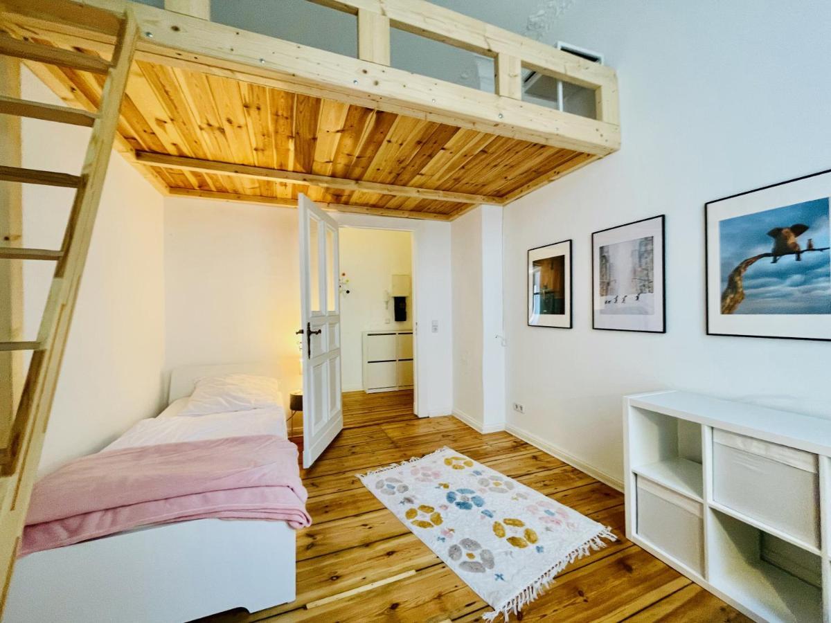 Stylish Design Very Close To Kurfurstendamm At Savignyplatz Appartement Berlijn