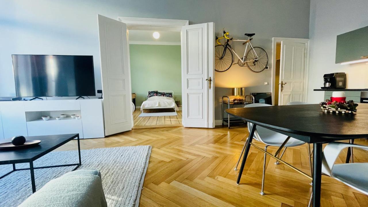 Appartement Stylish Design Very Close To Kurfurstendamm At Savignyplatz *